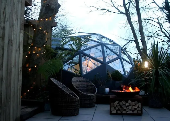 Romance - Stargazing - Hot Tub & Sauna!