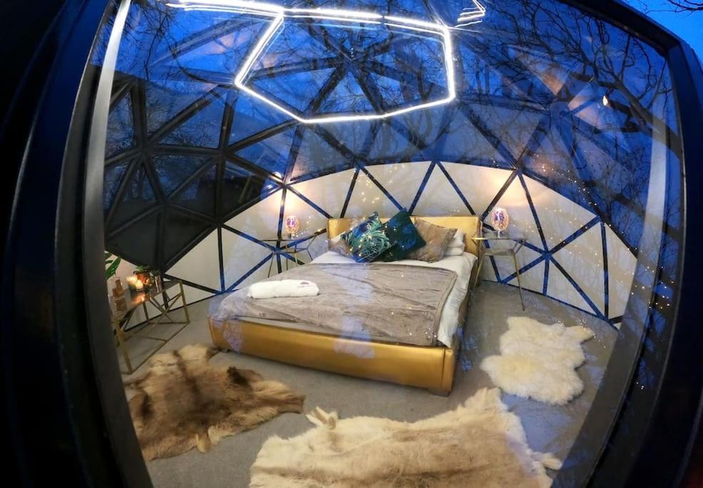 Holiday home Romance - Stargazing - Hot Tub & Sauna! Camborne