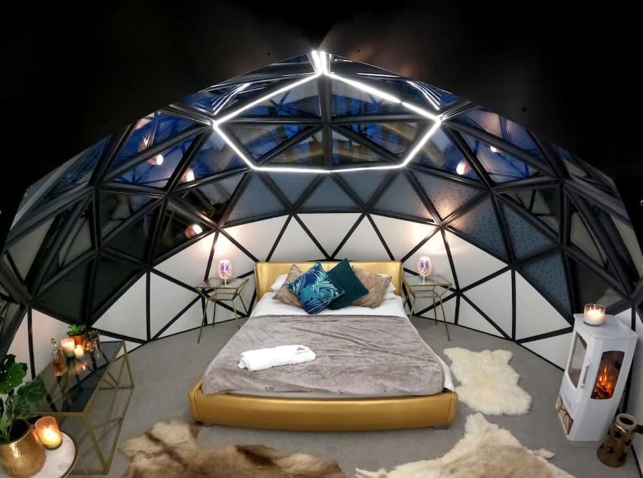 Romance - Stargazing - Hot Tub & Sauna! *