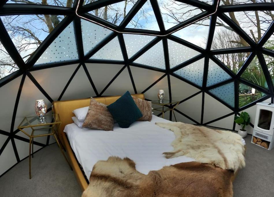 Holiday home Romance - Stargazing - Hot Tub & Sauna! Camborne