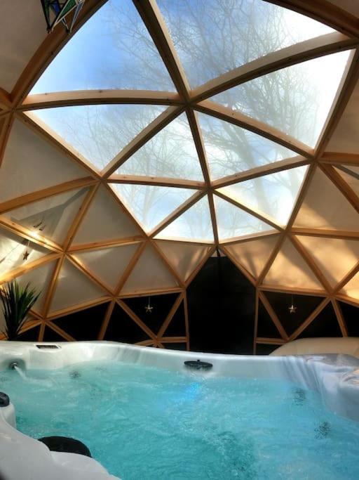 Romance - Stargazing - Hot Tub & Sauna! Camborne