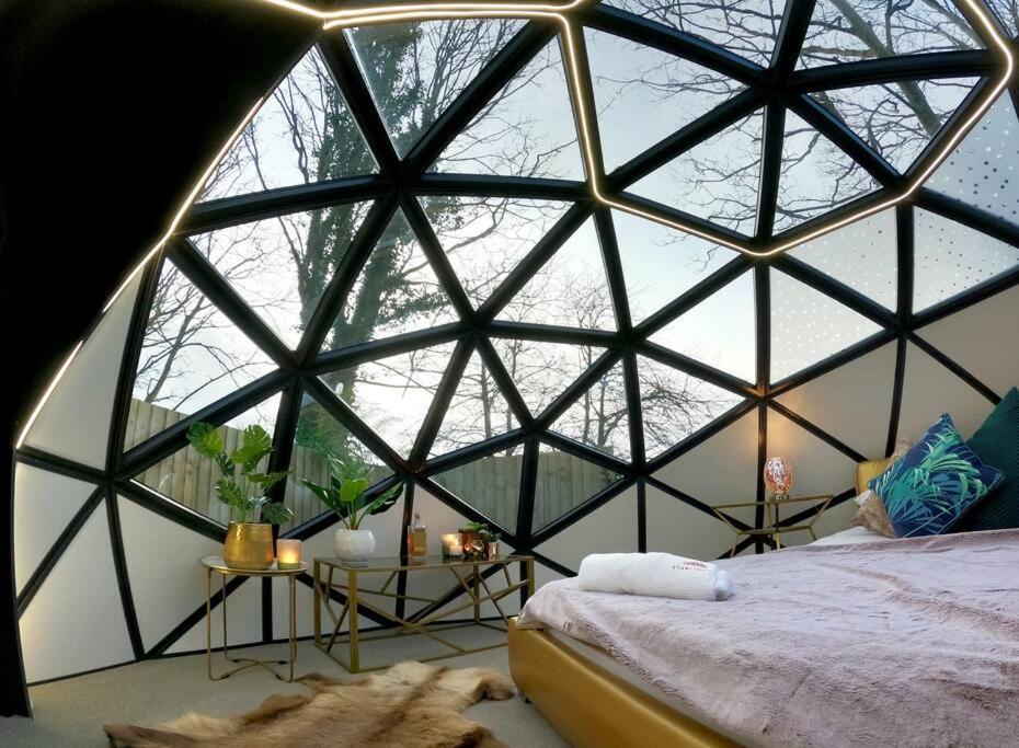 Romance - Stargazing - Hot Tub & Sauna! *
